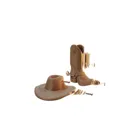 Westernhut und -stiefel